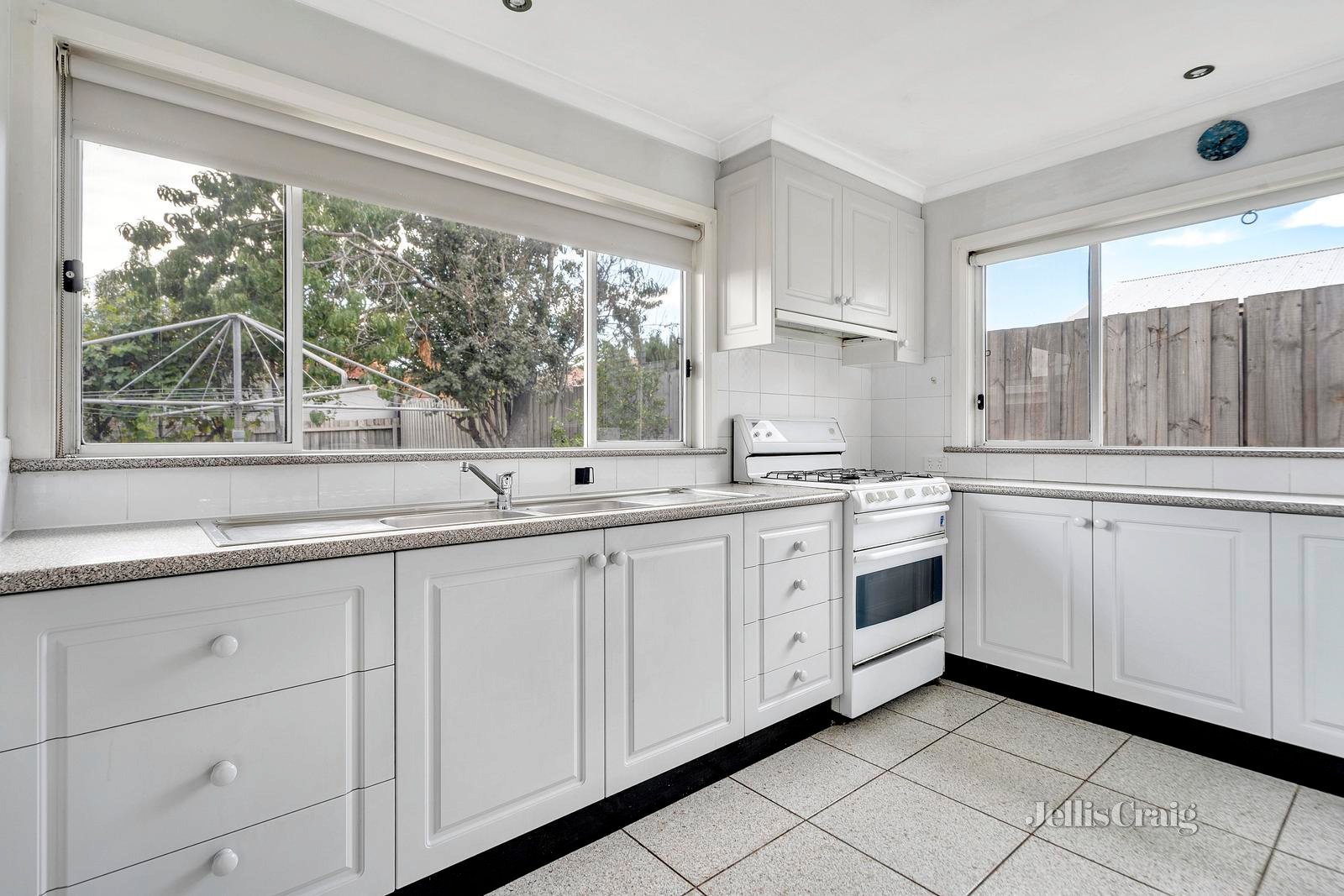 13 Balmoral Avenue, Pascoe Vale South image 2