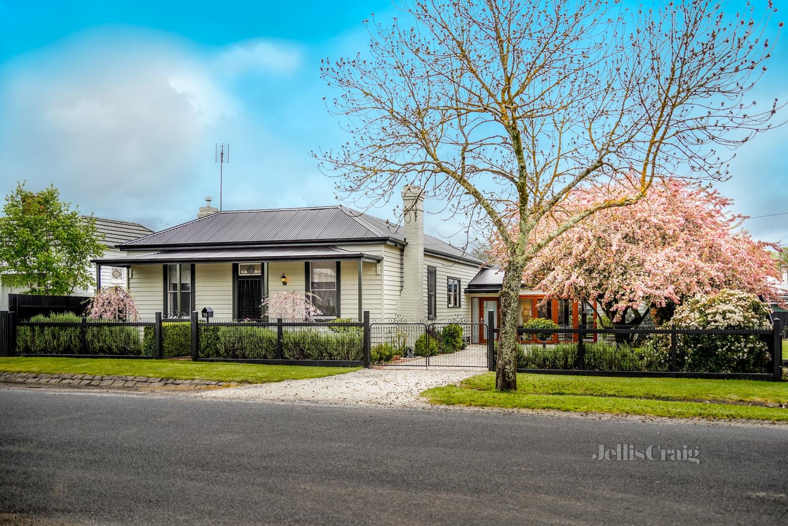 13 Bowen Street, Kyneton image 1