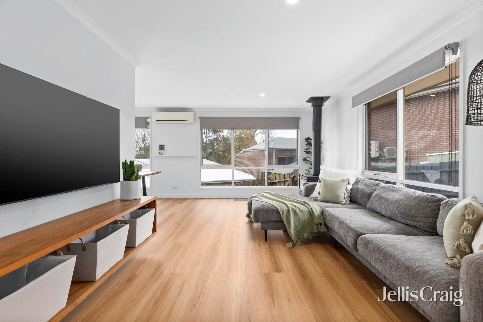 1/3 Brambleberry Lane, Chirnside Park image 2