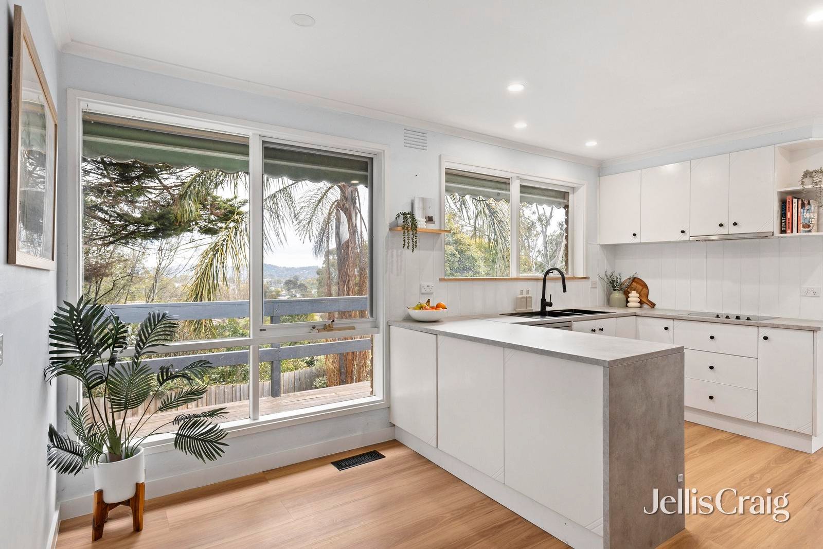 1/3 Brambleberry Lane, Chirnside Park image 4
