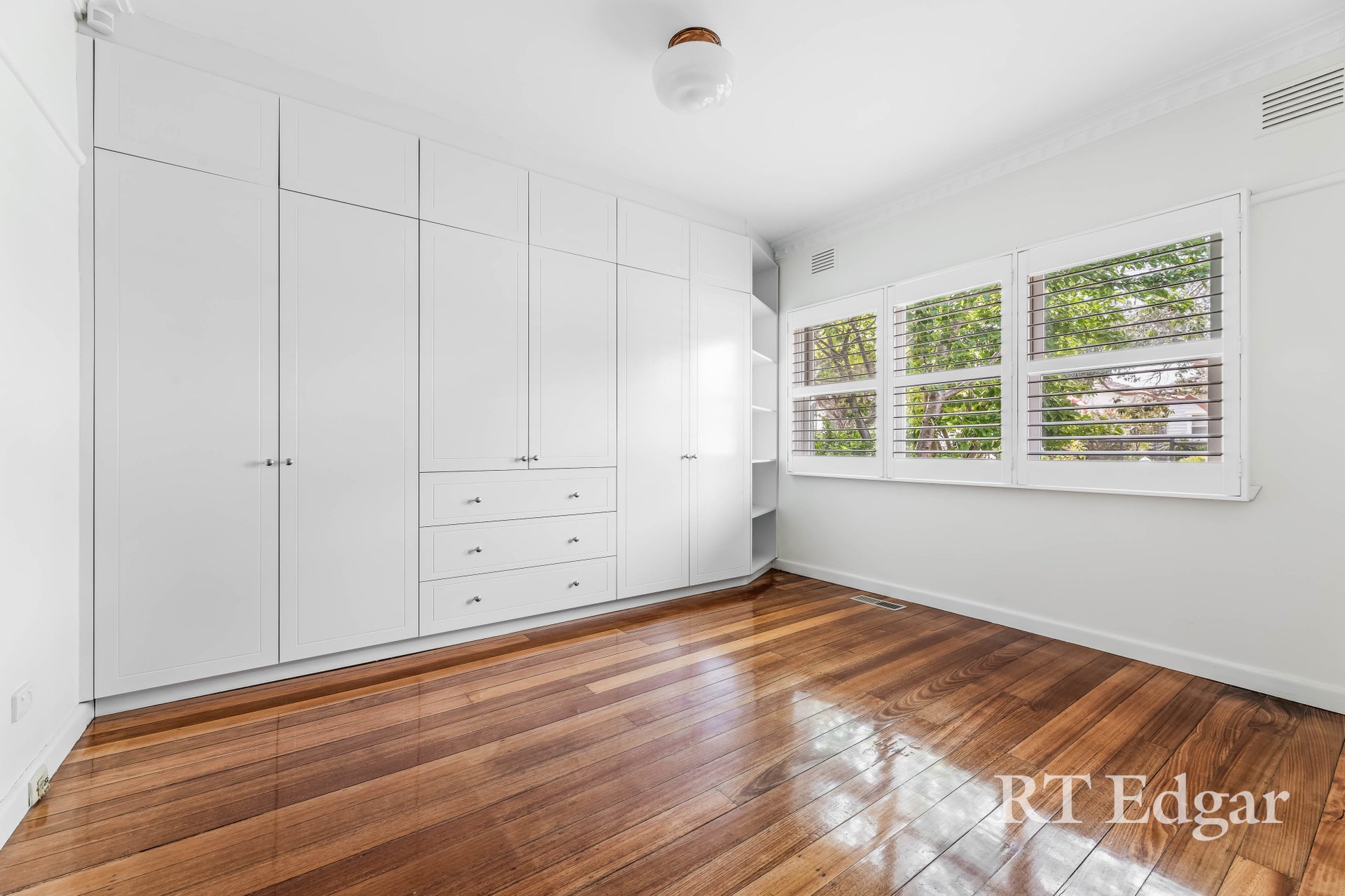 Property Gallery Thumbnail 6