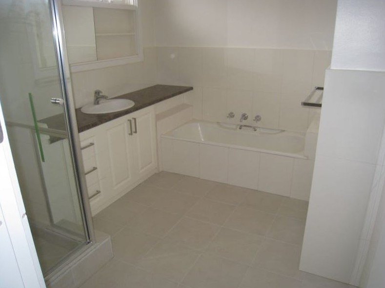 1/3 Byron Street, Canterbury image 7