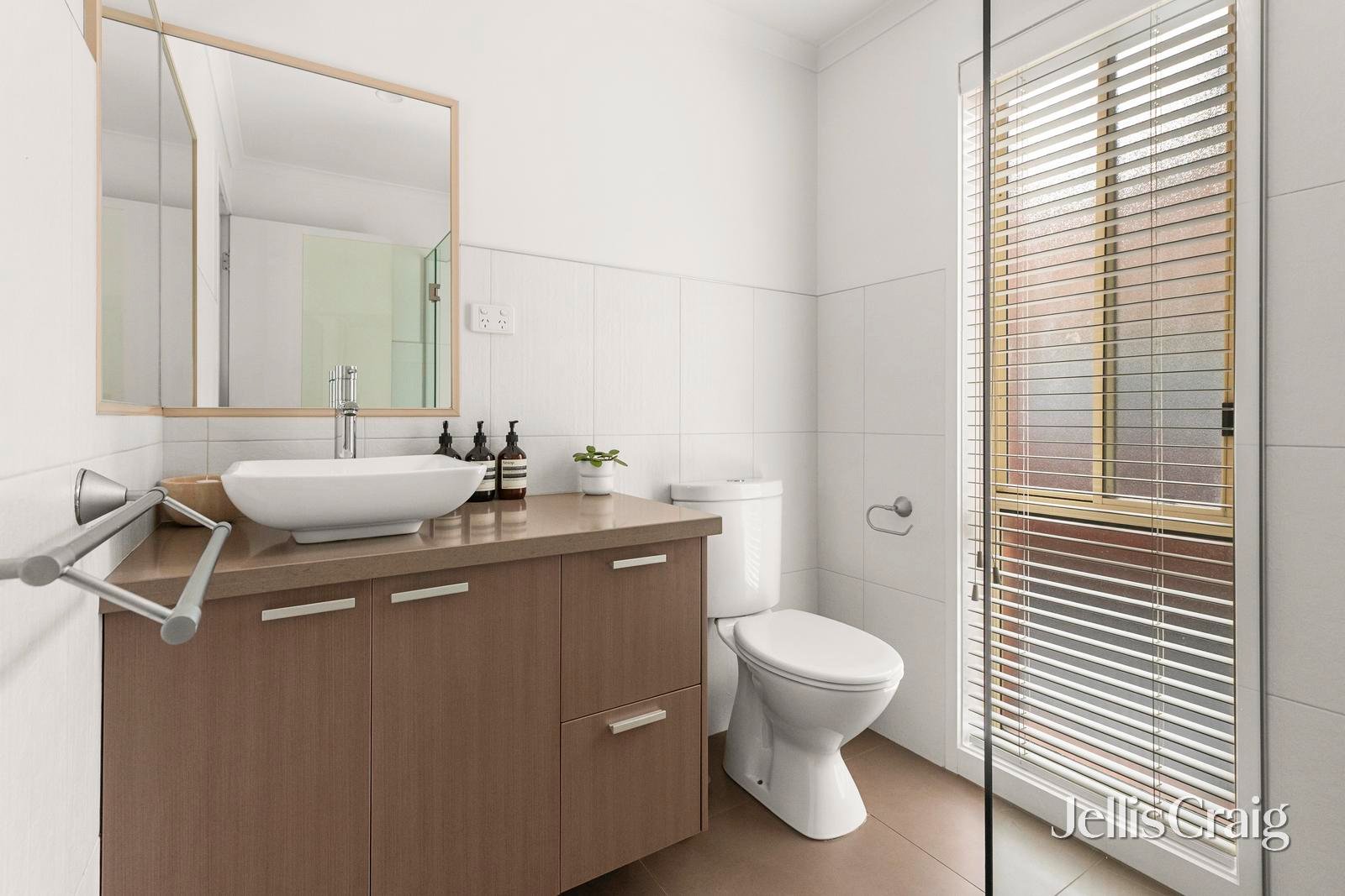 1/3 Carmen Close, Eltham image 11