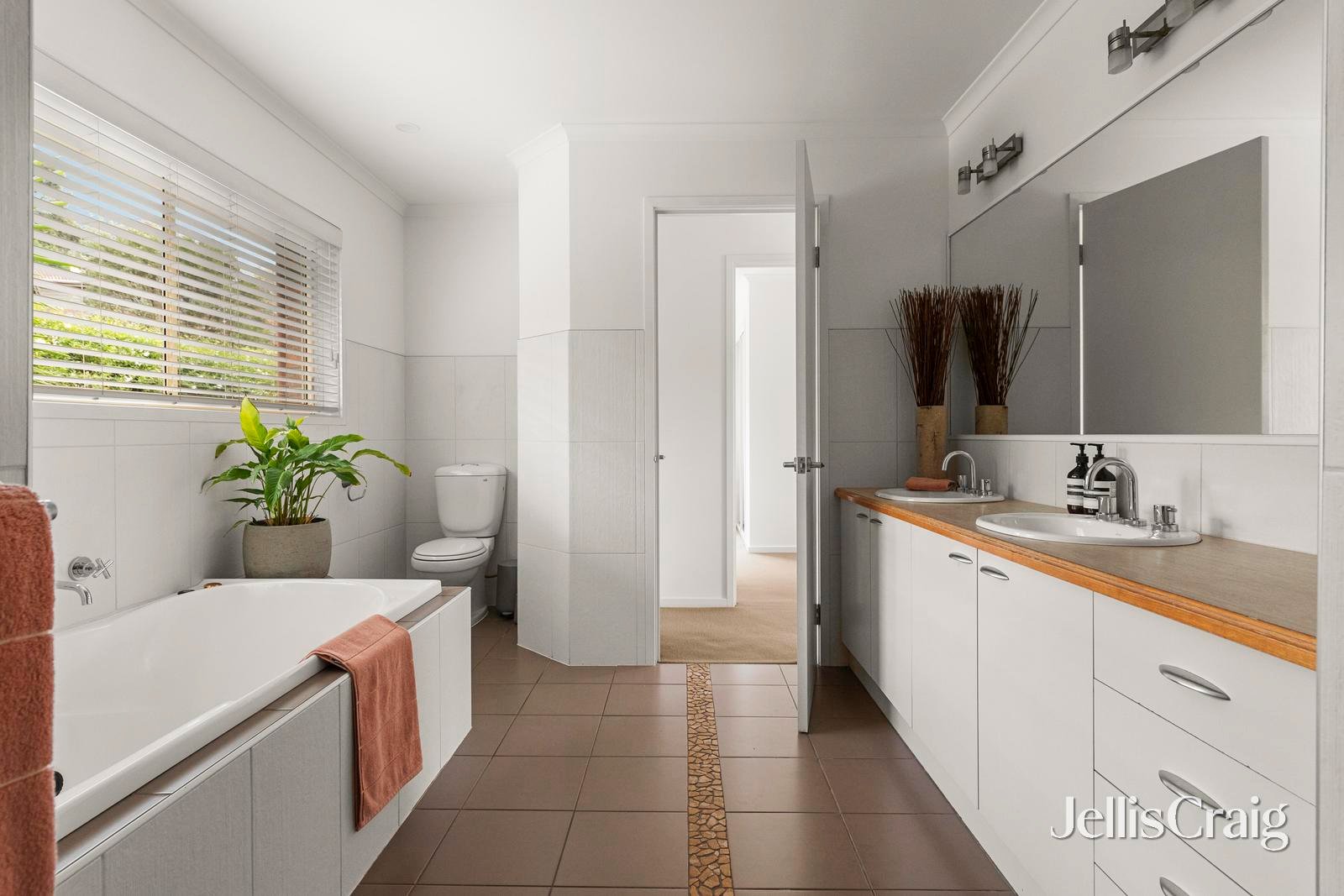 1/3 Carmen Close, Eltham image 13
