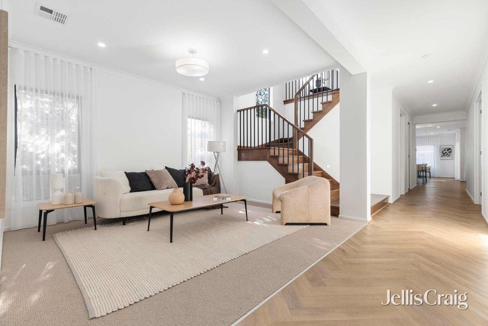 13 Catherine Avenue, Mount&nbsp;Waverley image 2