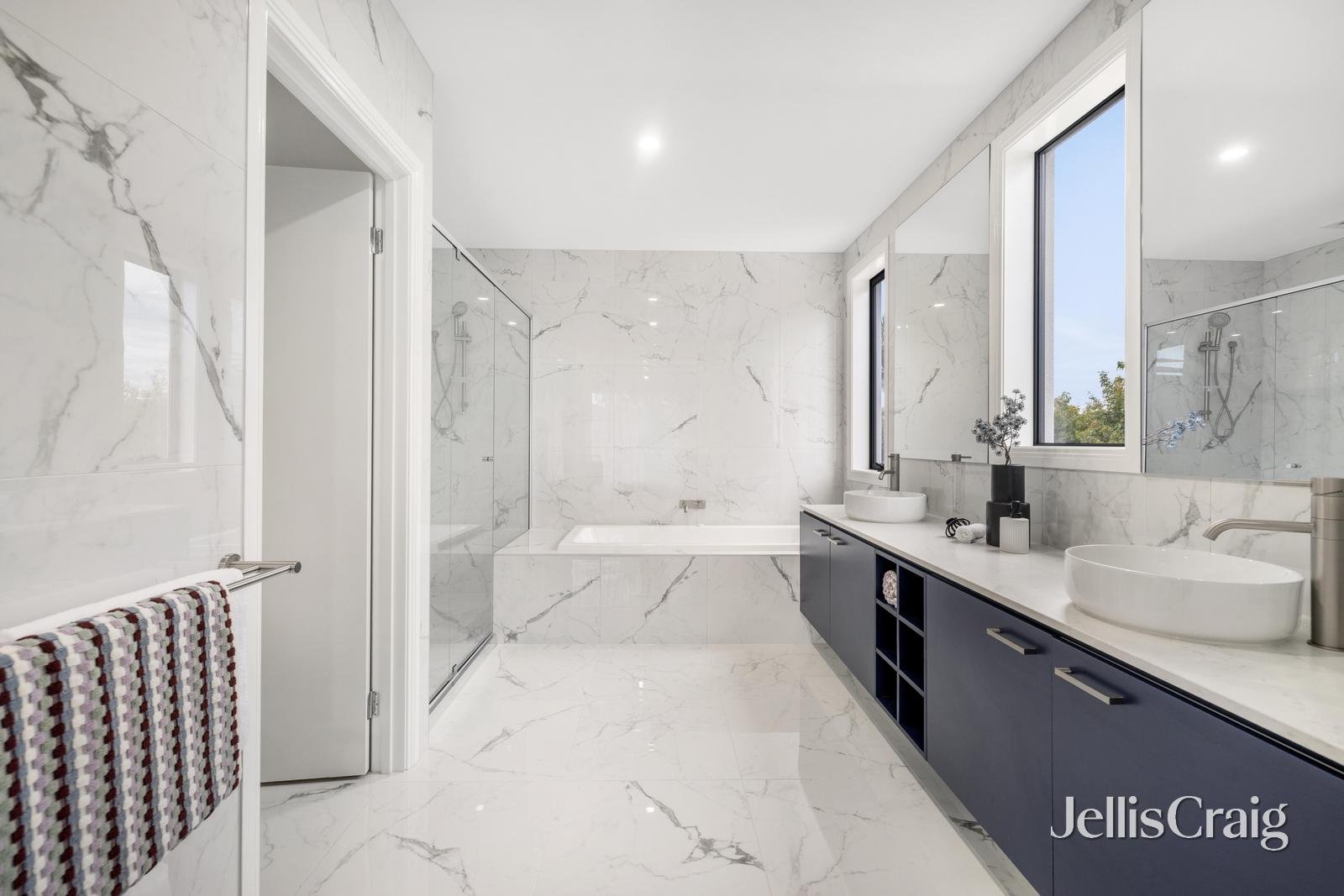 13 Catherine Avenue, Mount&nbsp;Waverley image 10