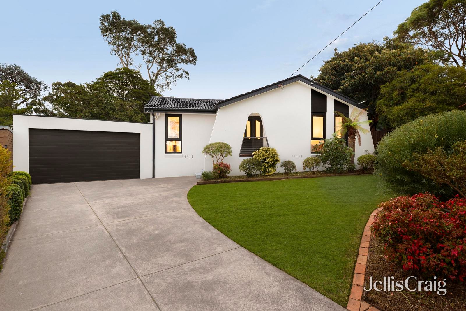 13 Cezanne Crescent, Wheelers&nbsp;Hill image 1