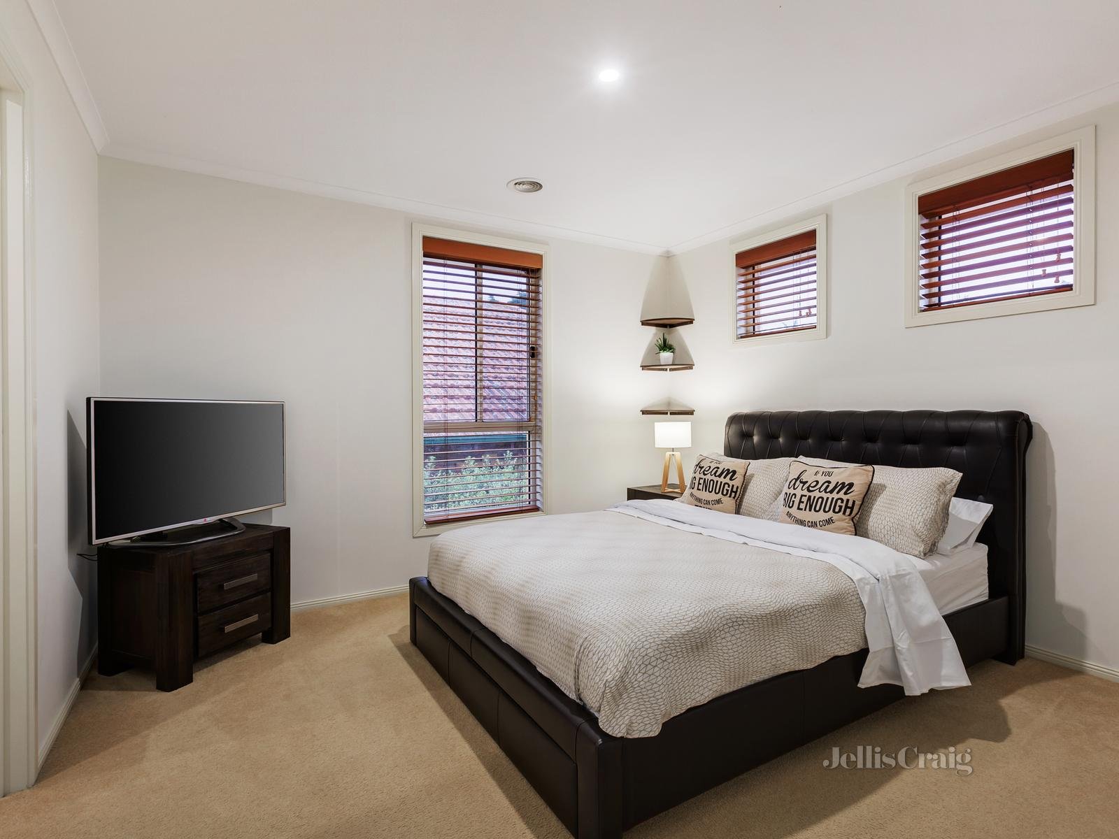 13 Champagne Rise, Chirnside Park image 13