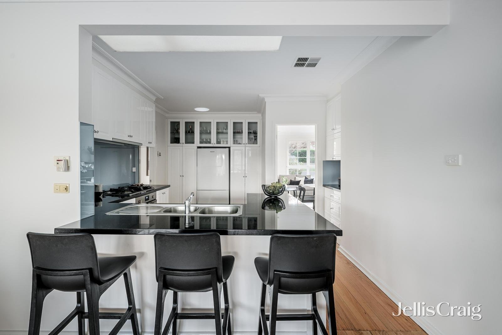 13 Chessell Street, Mont Albert North image 6
