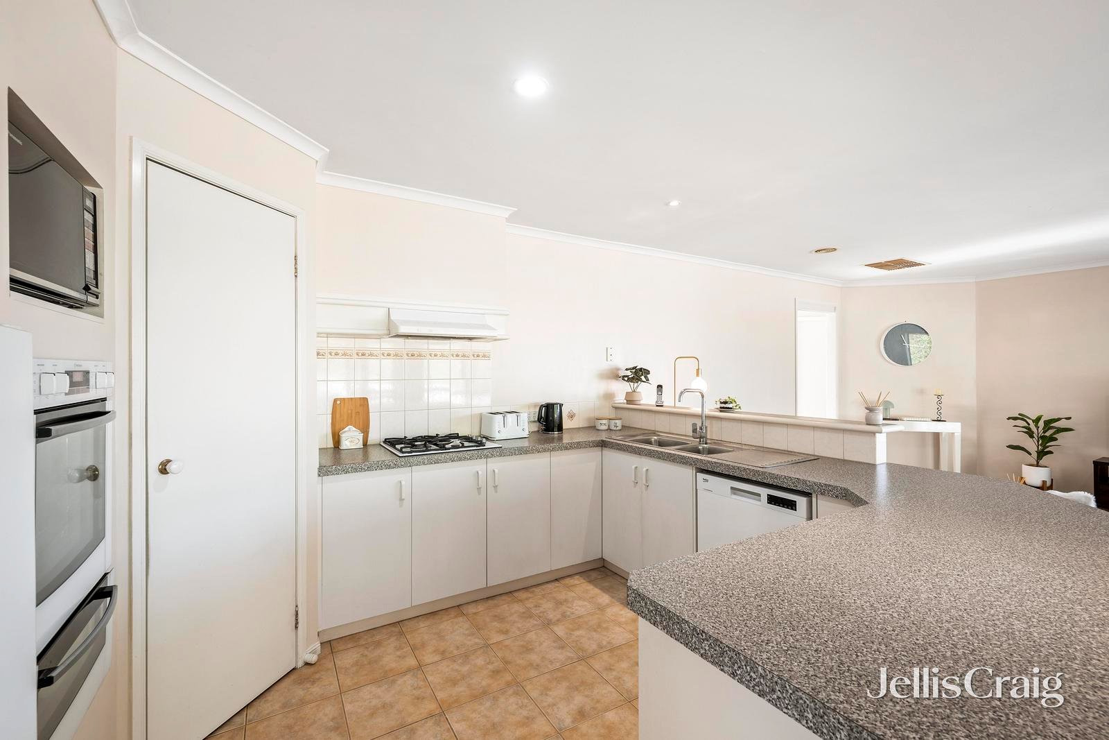 13 Chester Street, Lilydale image 8