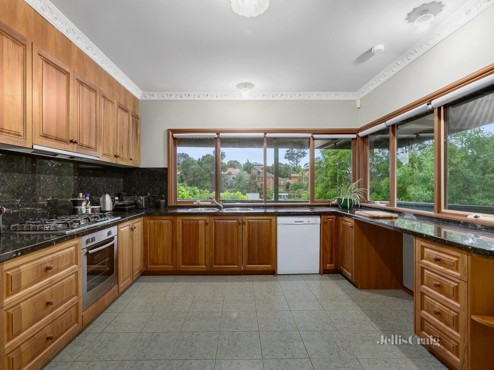 13 Chippendale Court, Templestowe image 3