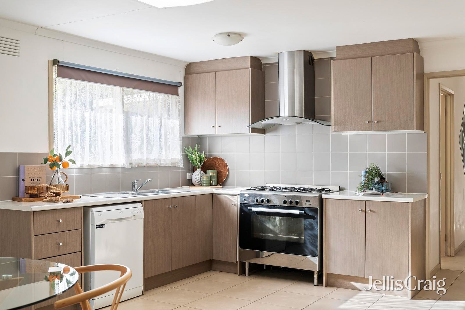 13 Churchill Drive, Mooroolbark image 4