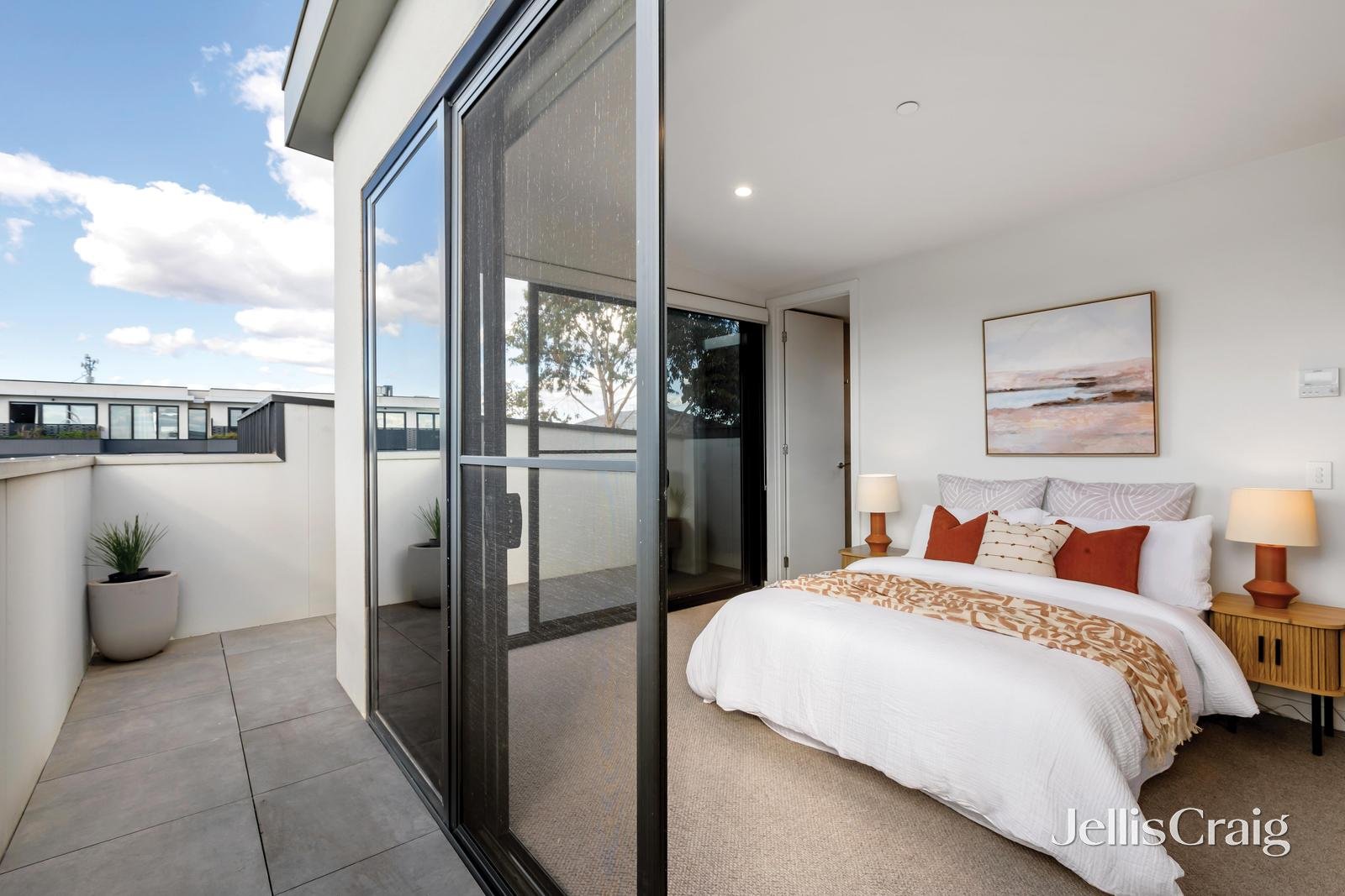 1/3 Claire Street, Mckinnon image 5