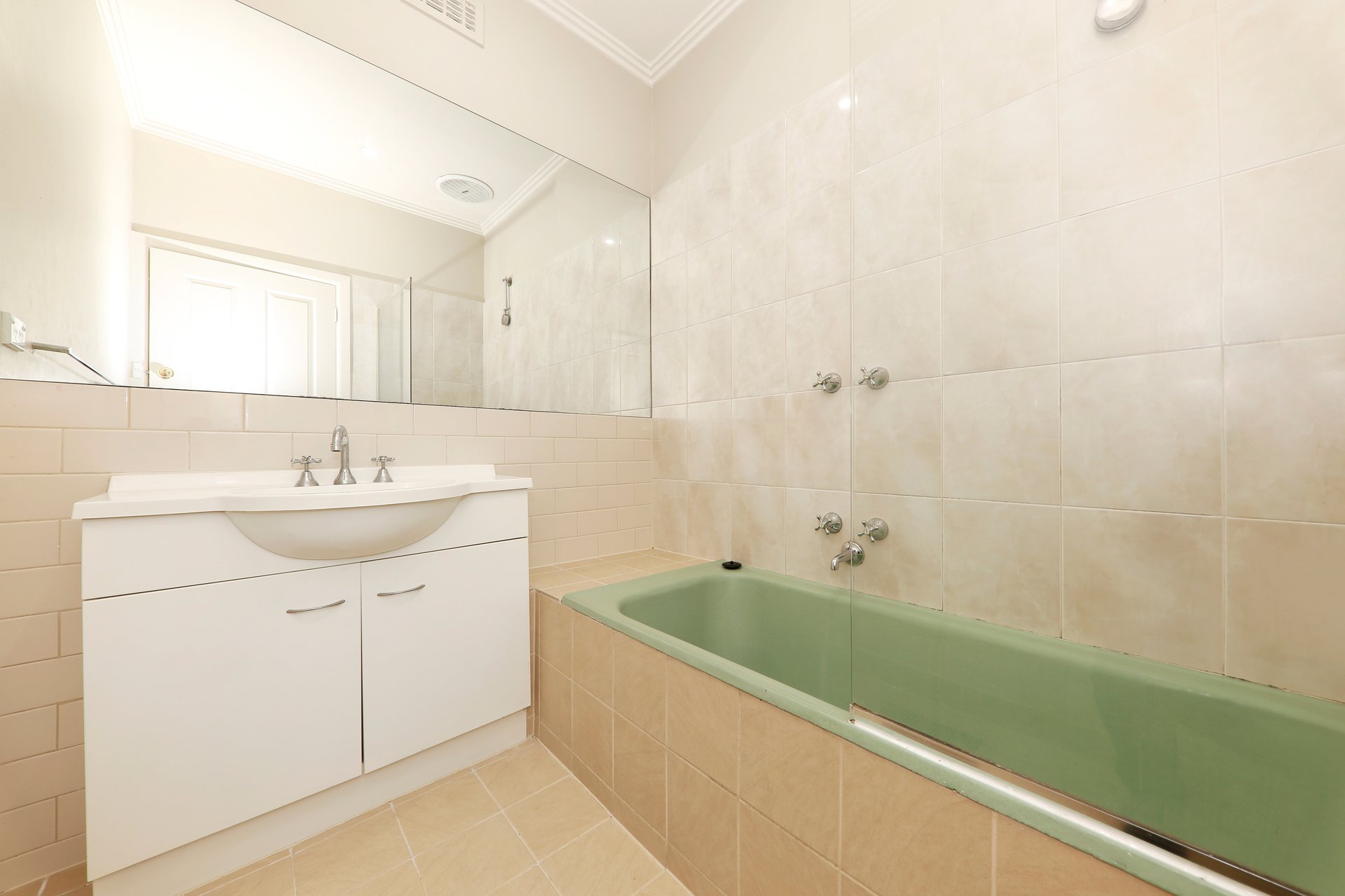 13 Clive Street, Mitcham image 4