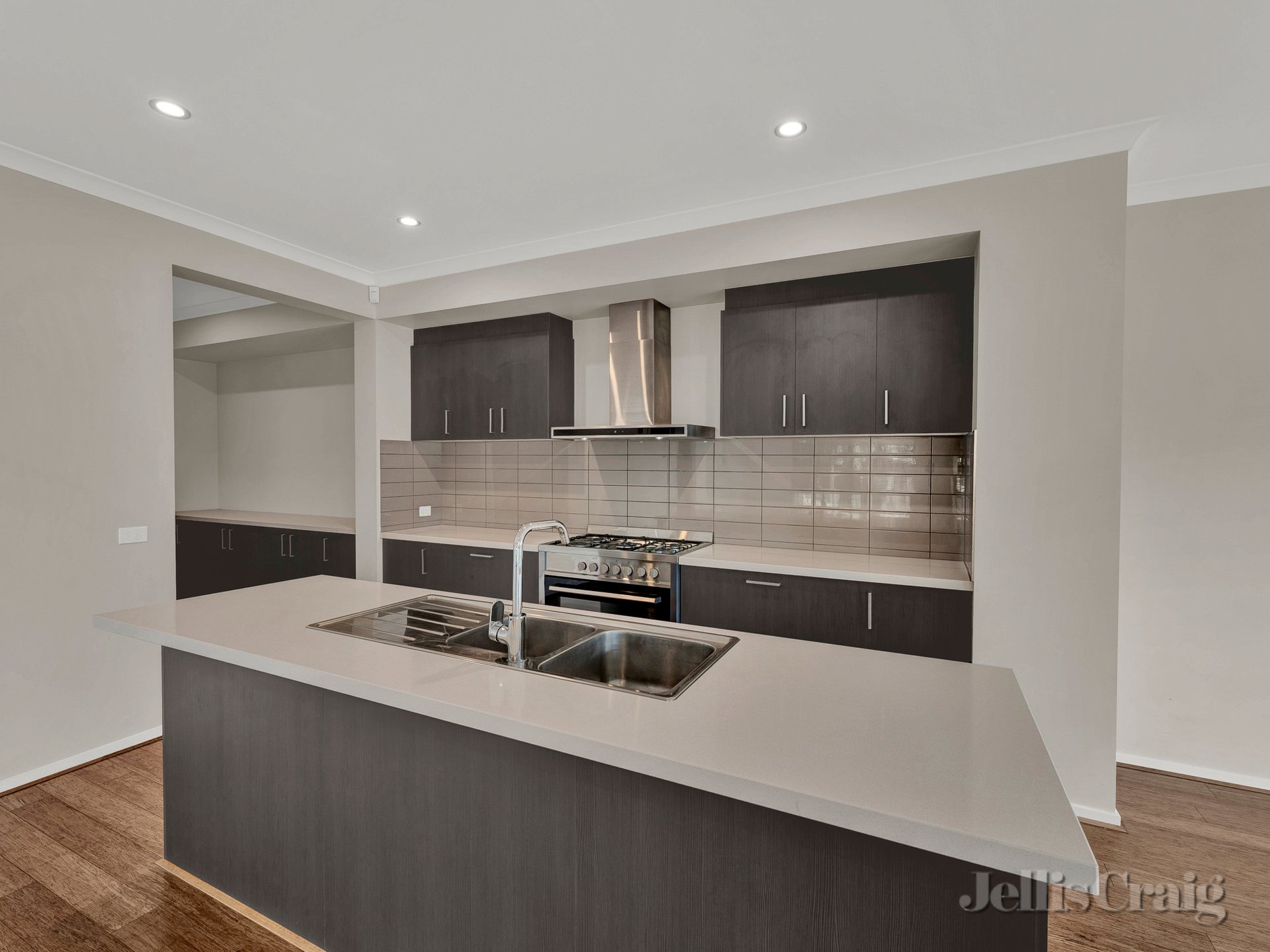 13 Crestwood Avenue, Macleod image 2