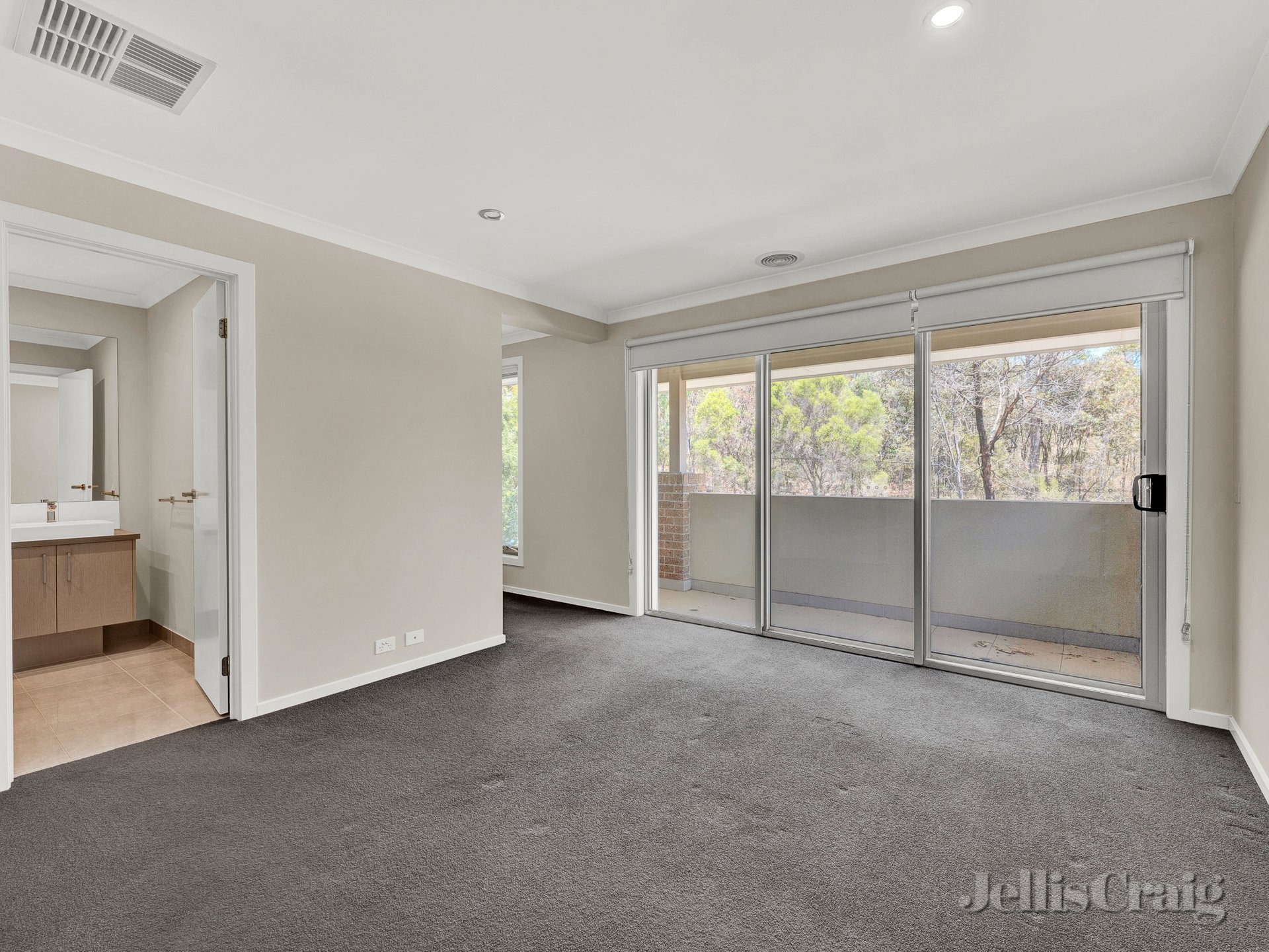 13 Crestwood Avenue, Macleod image 6