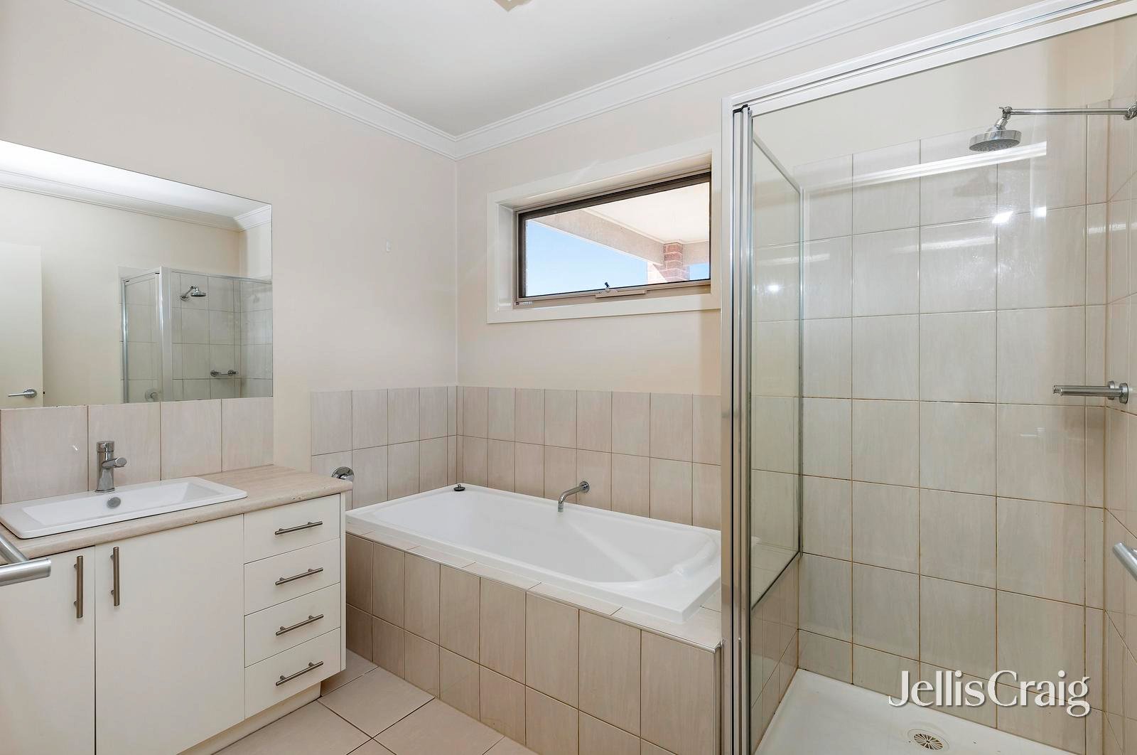13 Deakin Drive, Delacombe image 3