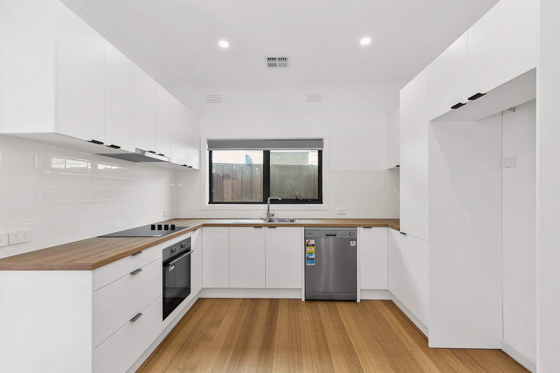 13 Deakin Street, Mitcham image 3