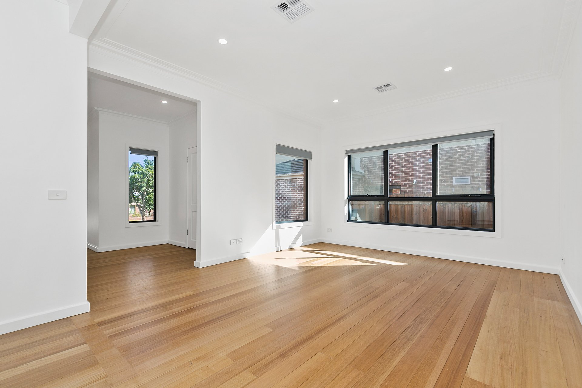 13 Deakin Street, Mitcham image 4