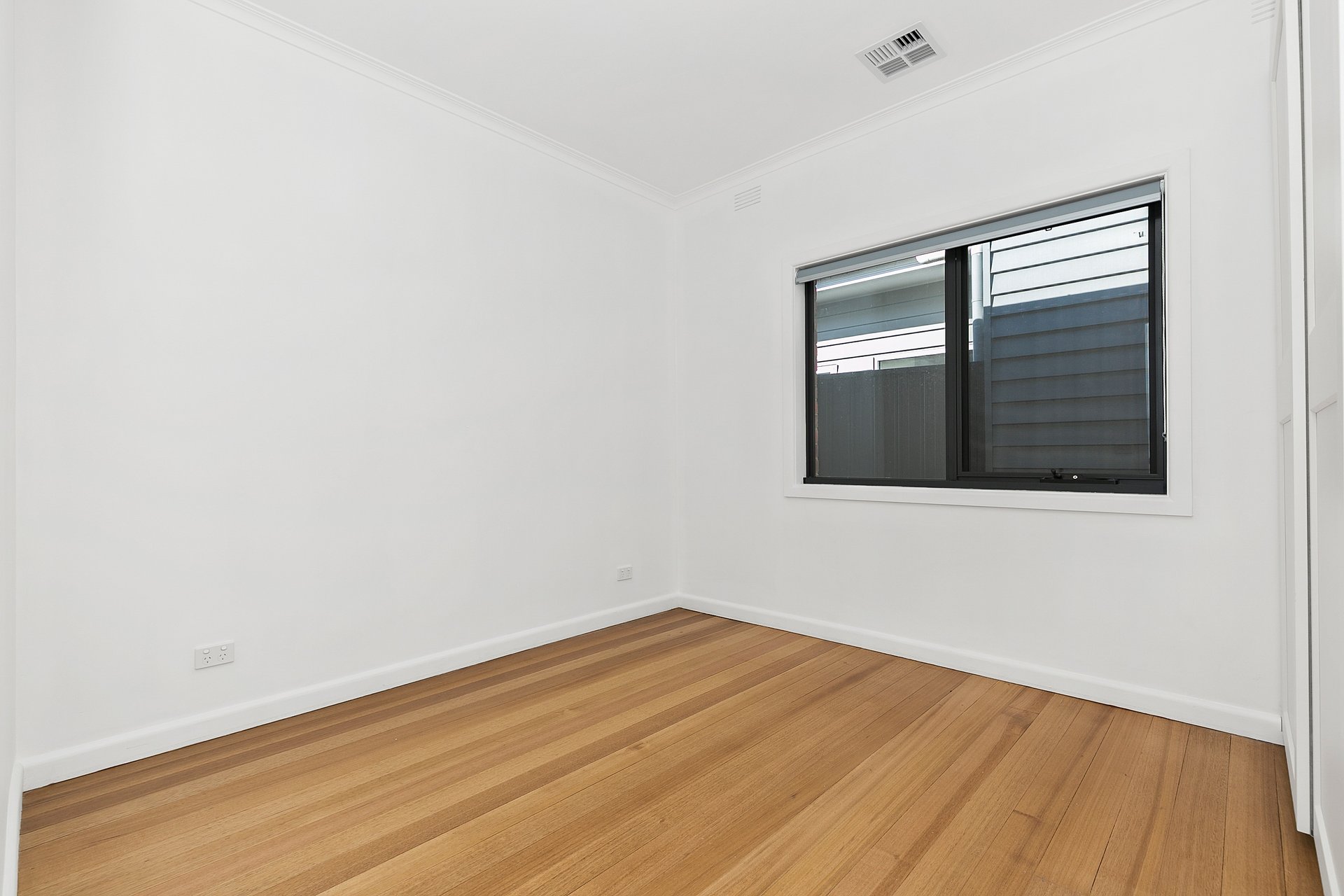 13 Deakin Street, Mitcham image 7