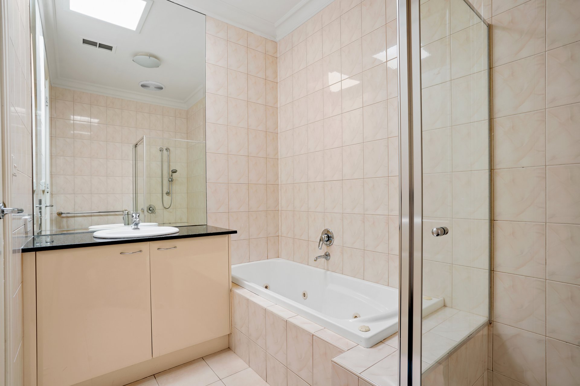 Property Gallery Thumbnail 7