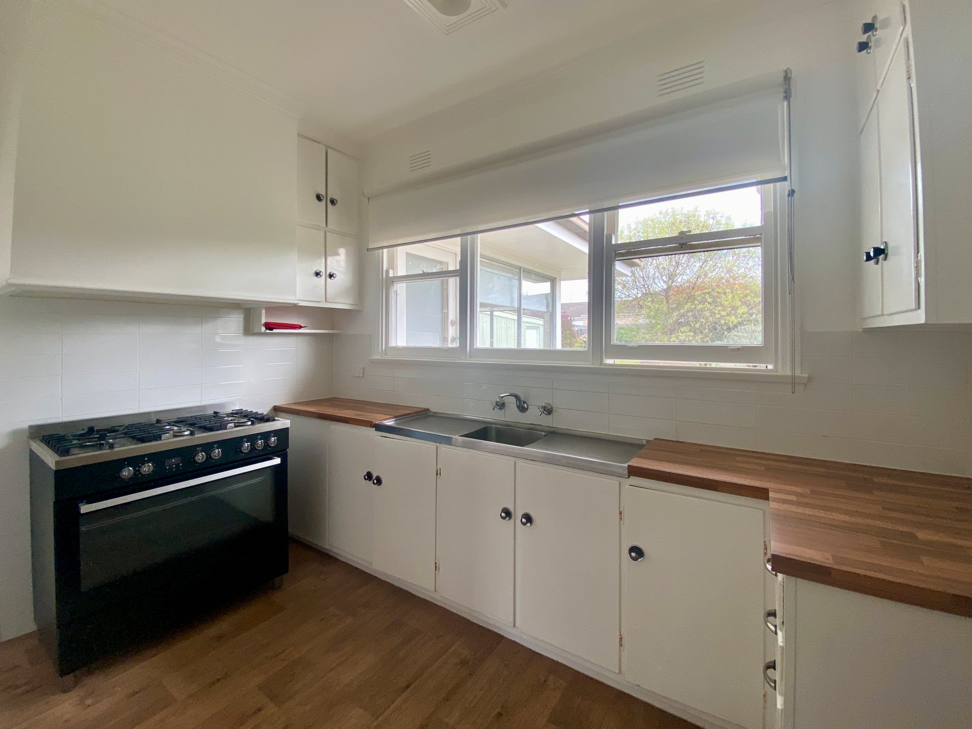 13 Dean Street, Belmont image 5