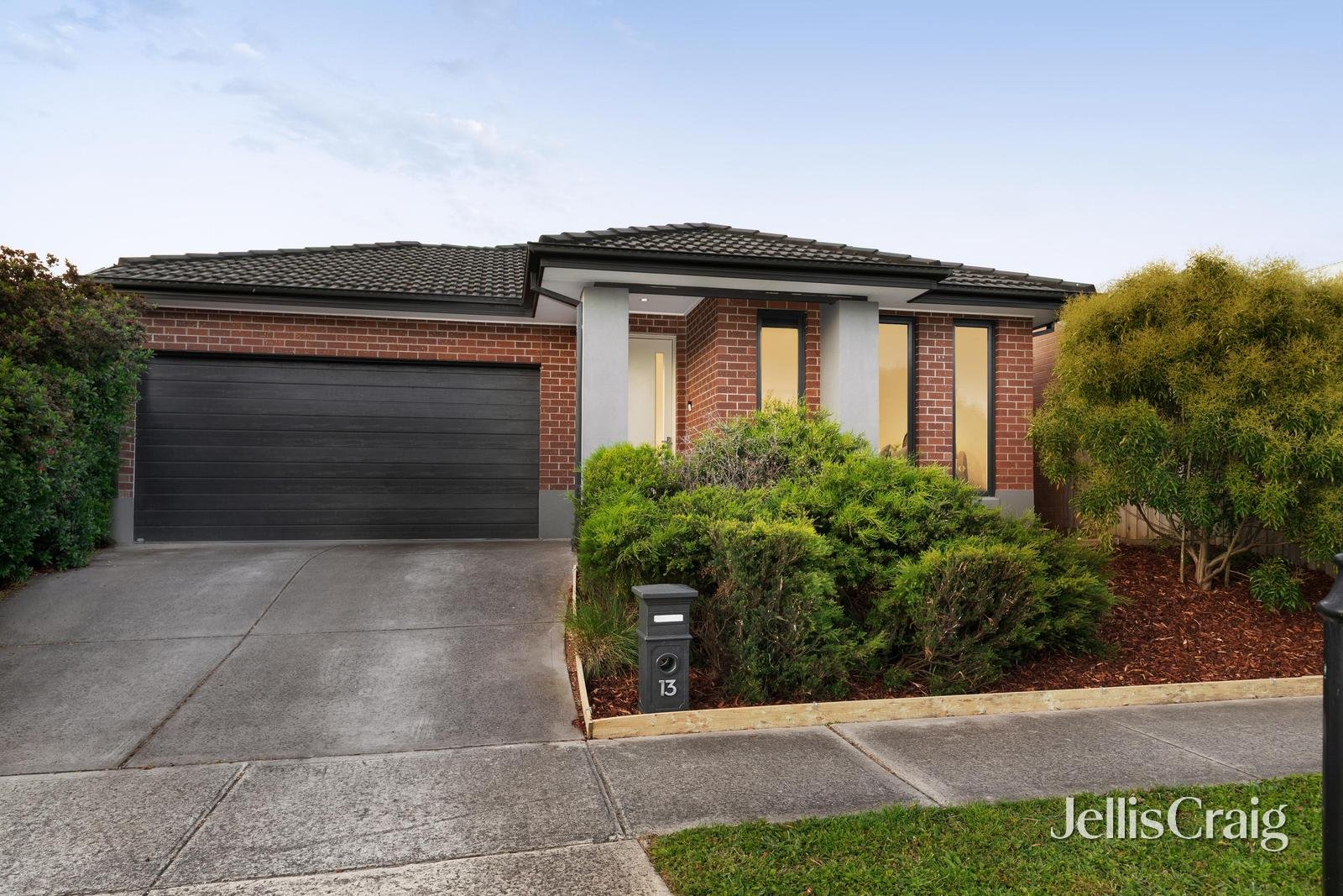 13 Divagate Avenue, Doreen image 1