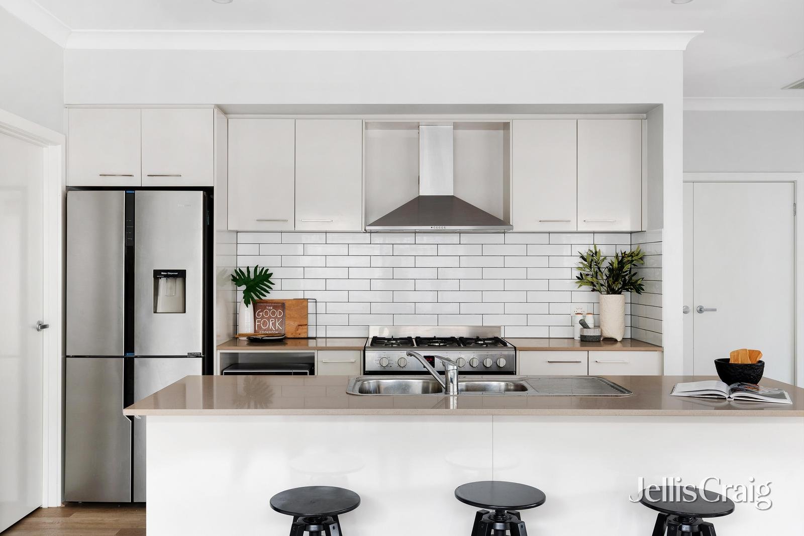 13 Divagate Avenue, Doreen image 3