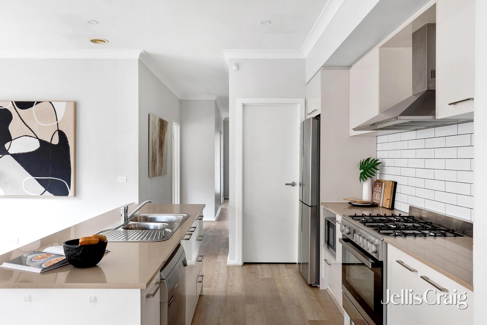 13 Divagate Avenue, Doreen image 4