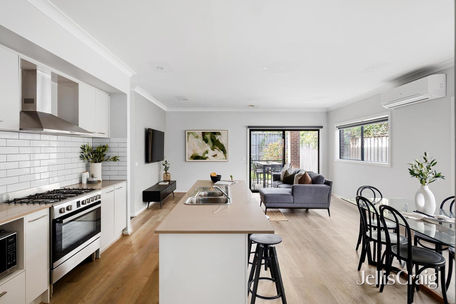 13 Divagate Avenue, Doreen image 6