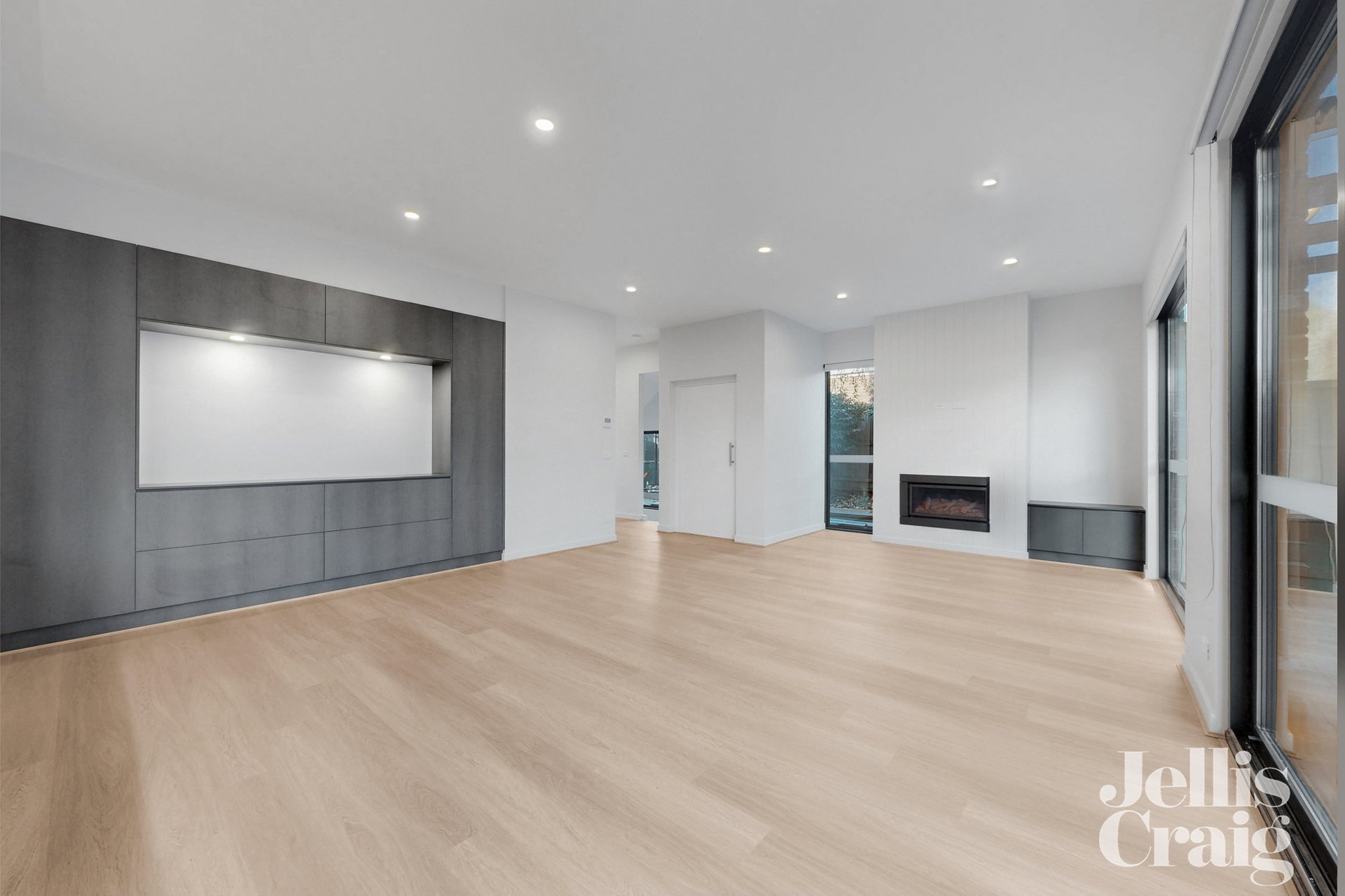1/3 Duckmanton Court, Bentleigh East image 3