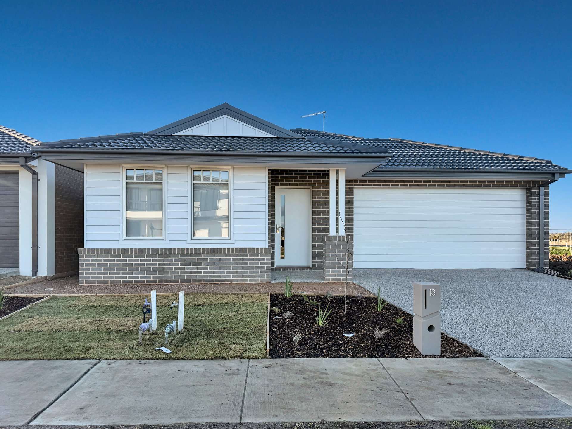 13 Dunken Street, Charlemont image 1