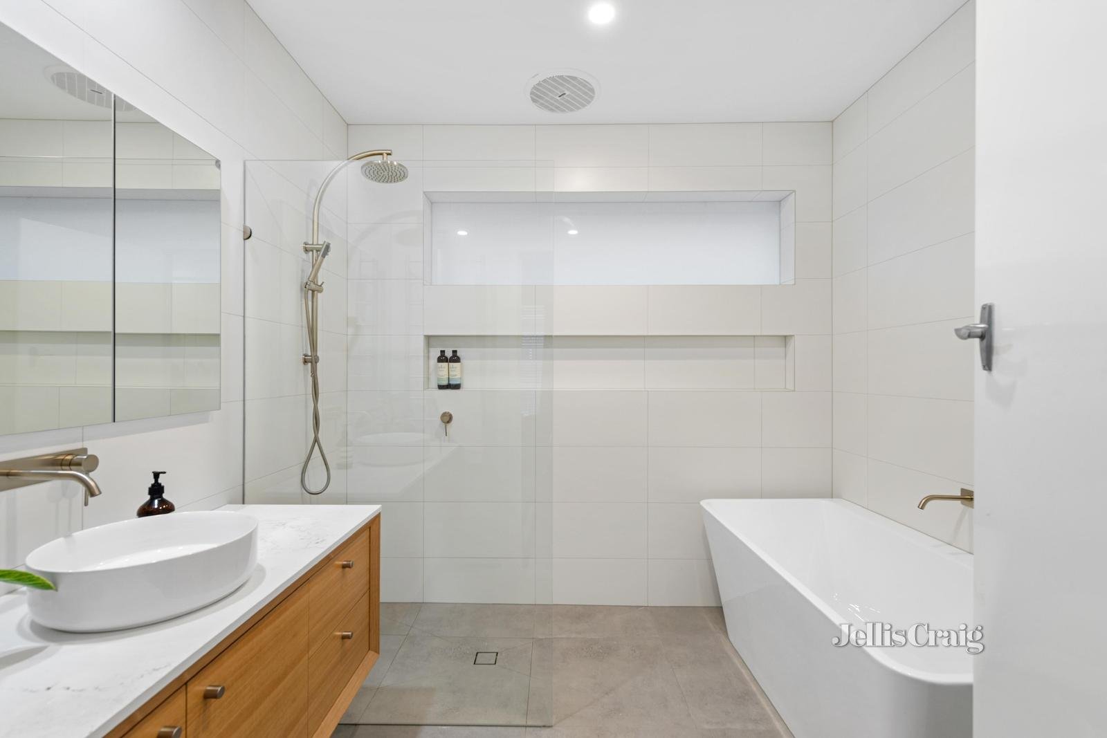 13 Edith Court, Bentleigh East image 6