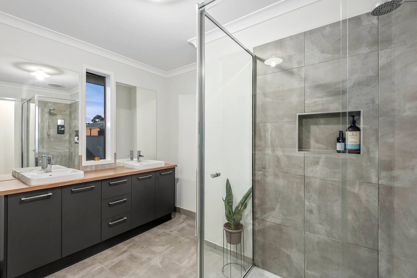 Property Gallery Thumbnail 8
