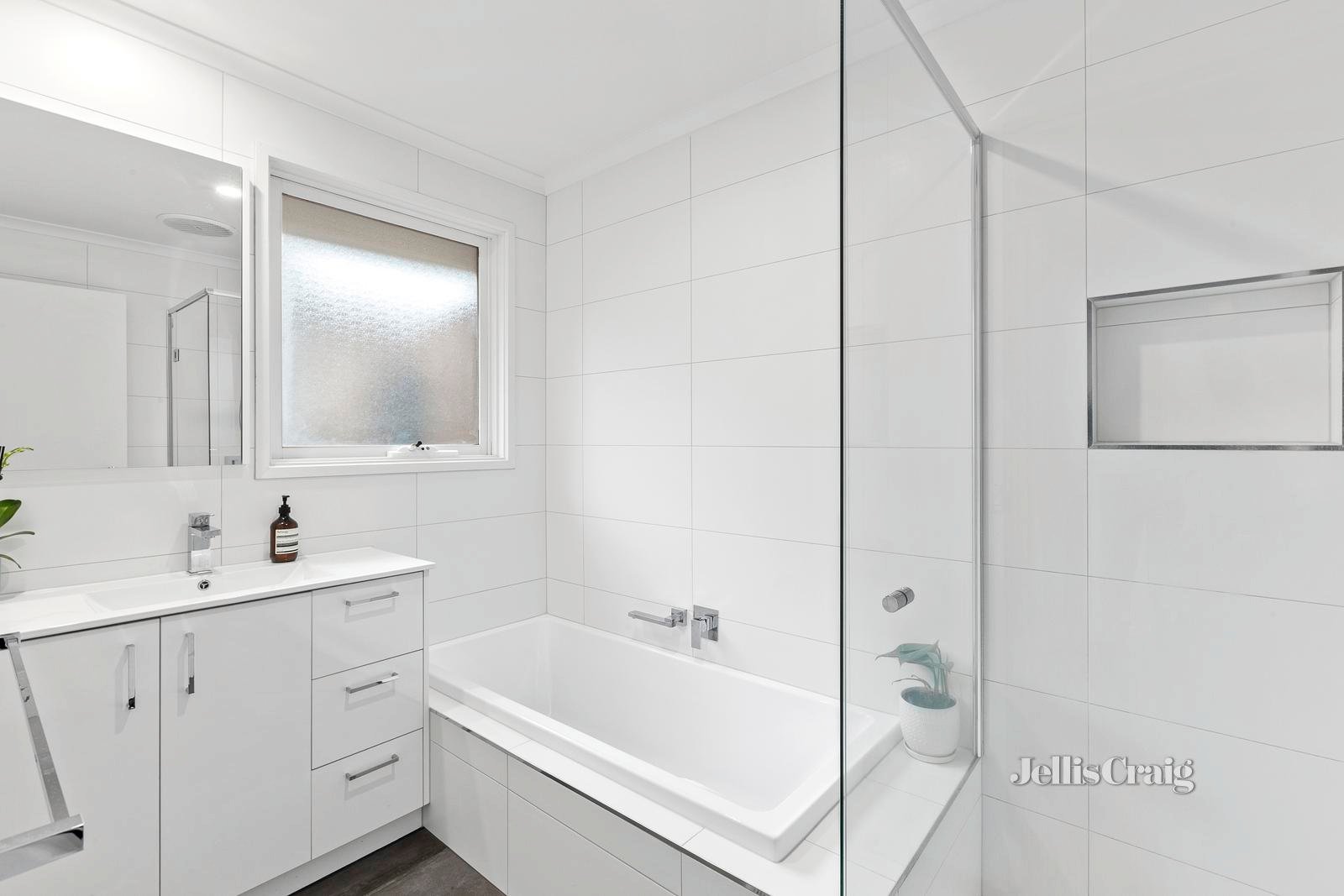1/3 Elm Grove, Mount Waverley image 5