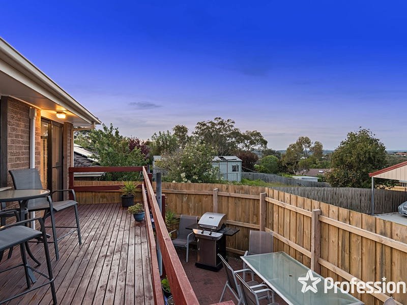 13 Erskine Ridge, Mooroolbark image 2