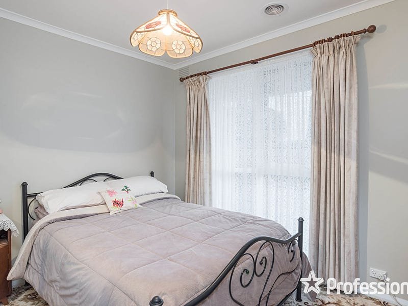 13 Erskine Ridge, Mooroolbark image 8