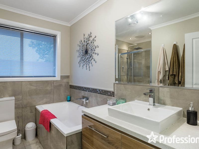 13 Erskine Ridge, Mooroolbark image 9