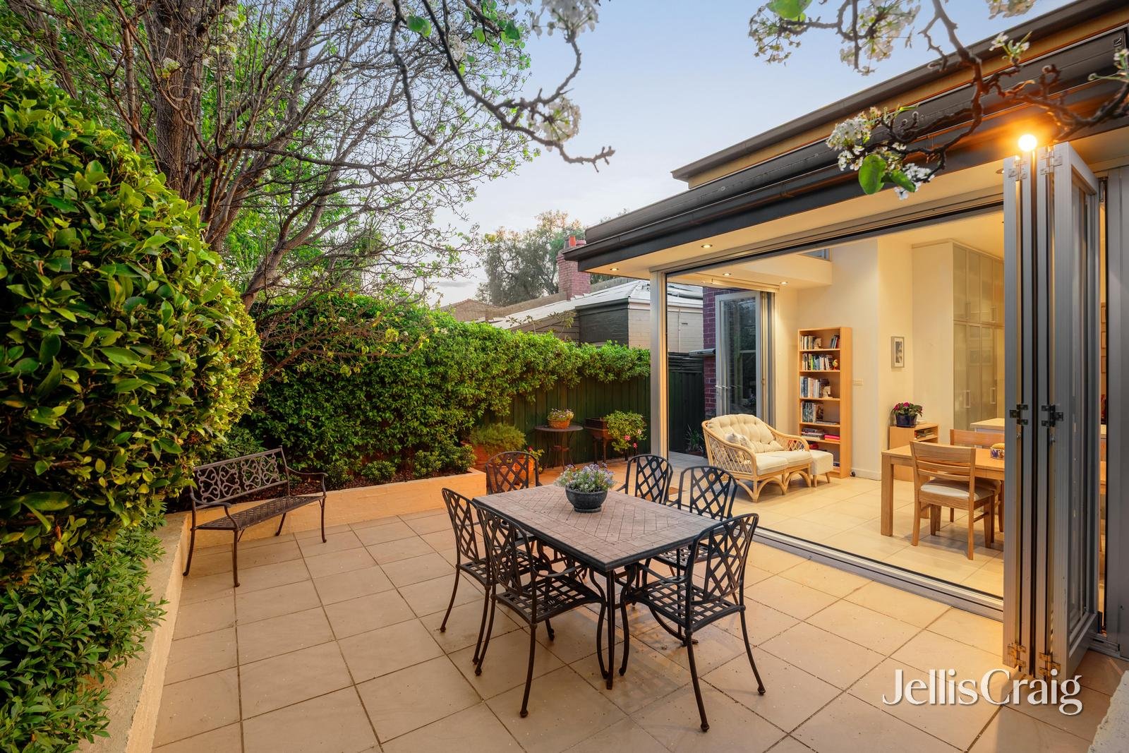 13 Evansdale Road, Hawthorn image 2