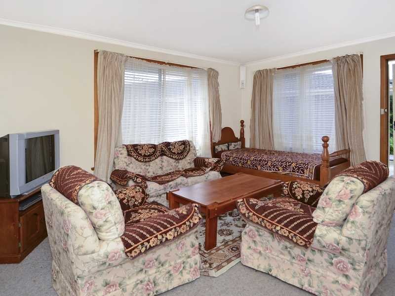 1/3 Everett Close, Herne Hill image 2