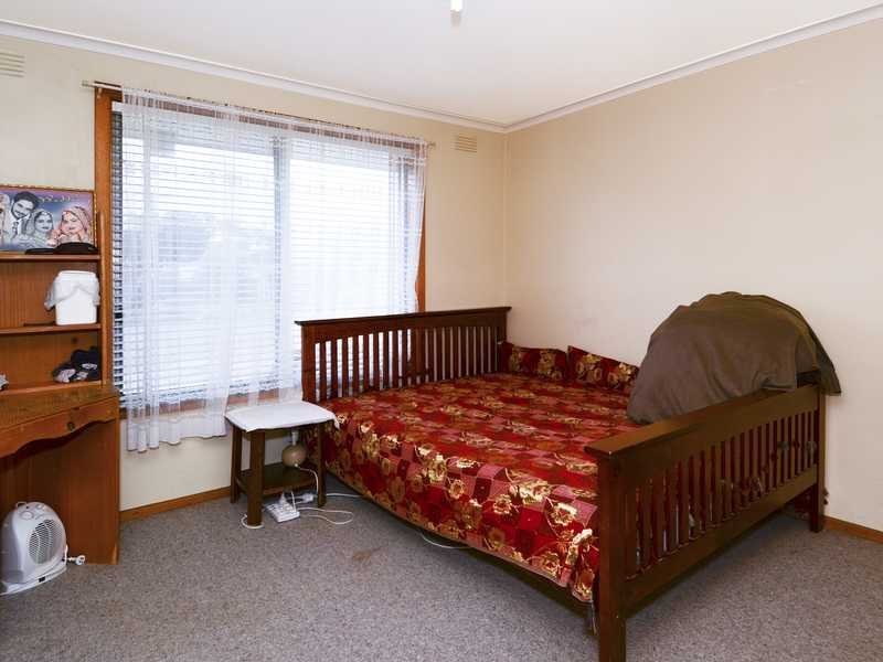 1/3 Everett Close, Herne Hill image 4