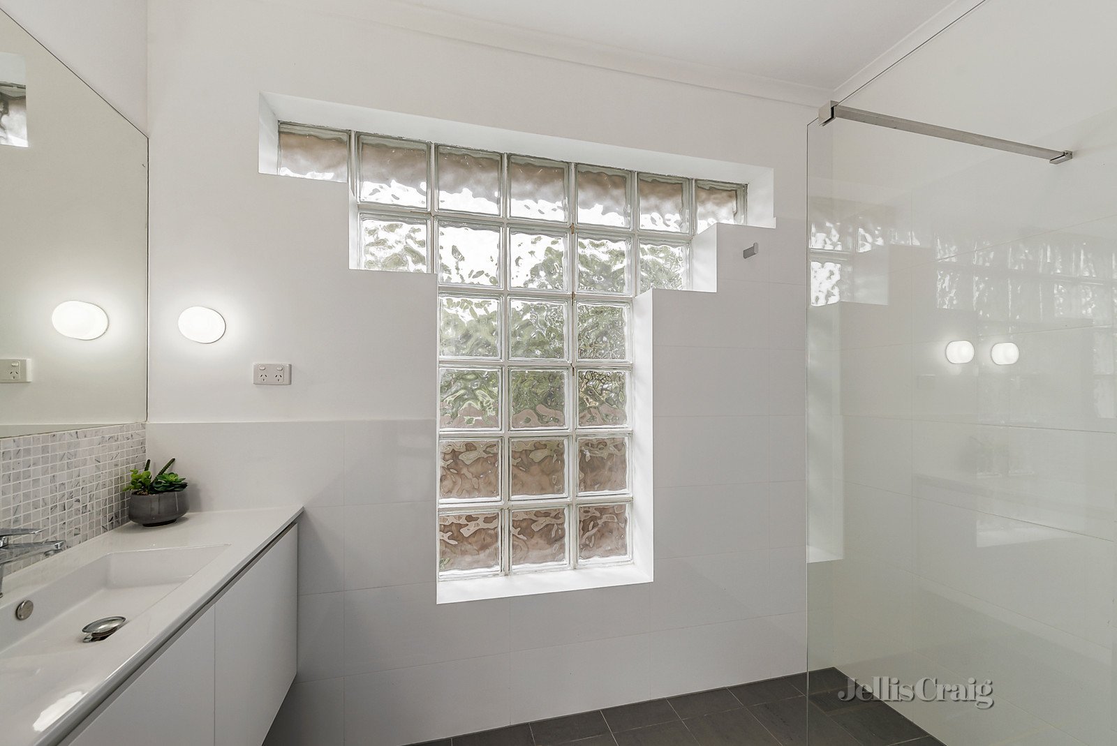 13 Fairbank Road, Bentleigh image 7