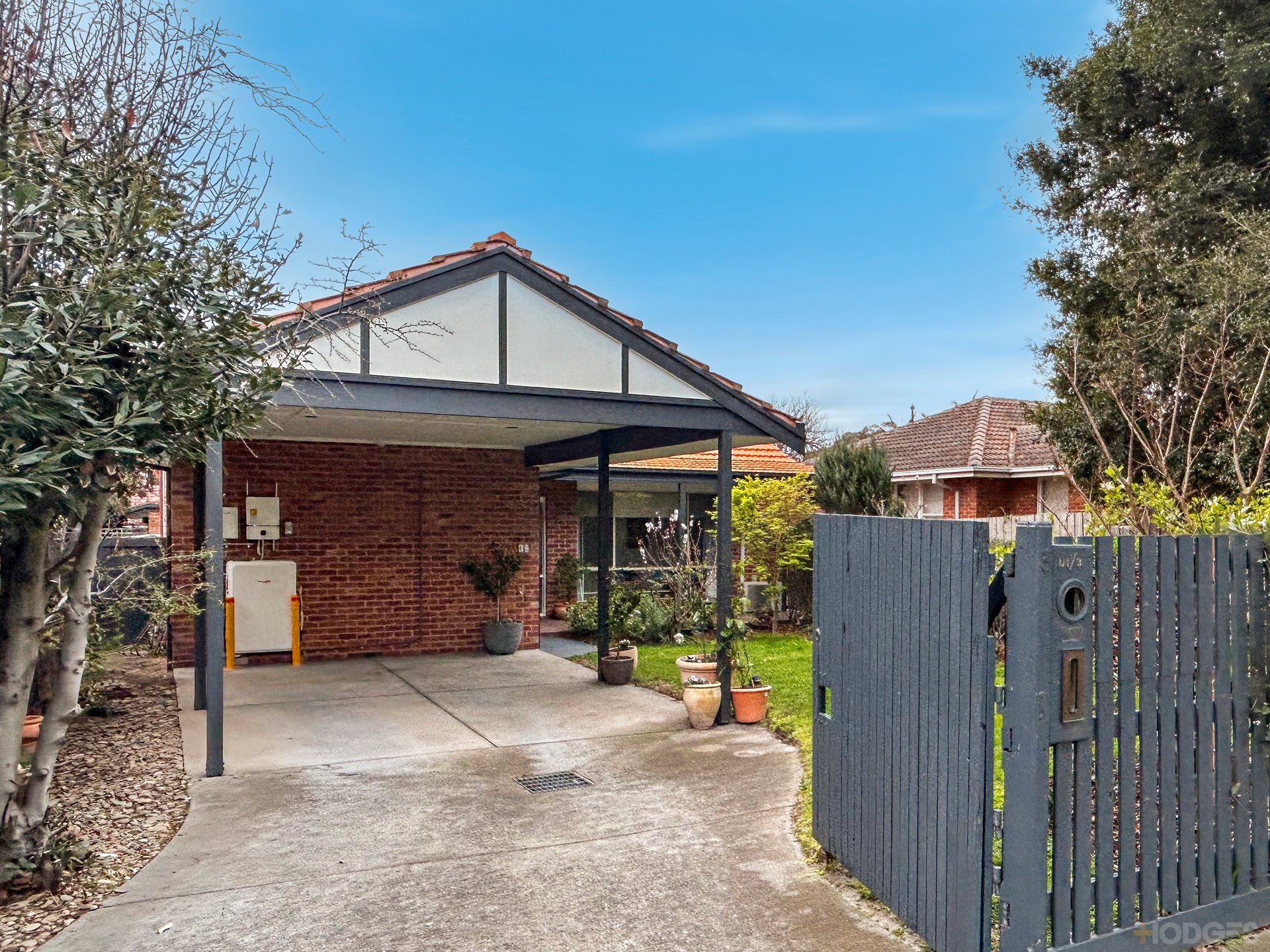 1 / 3 Field Street Hampton