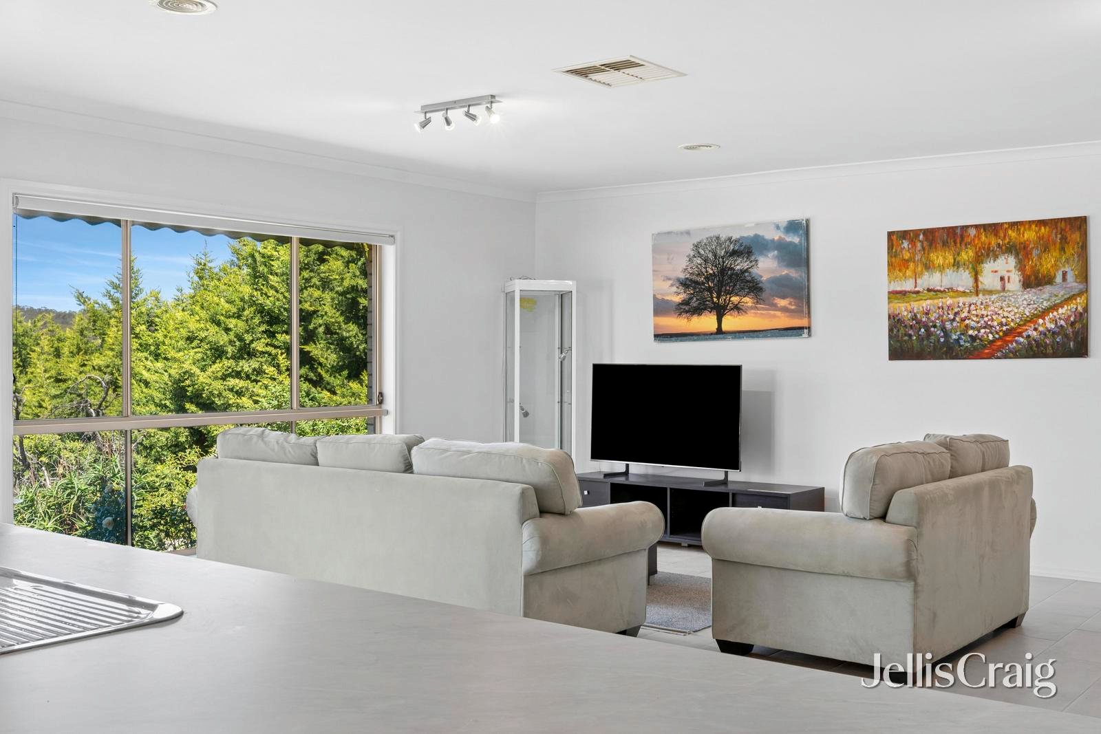 13 Franzi Street, Guildford image 5