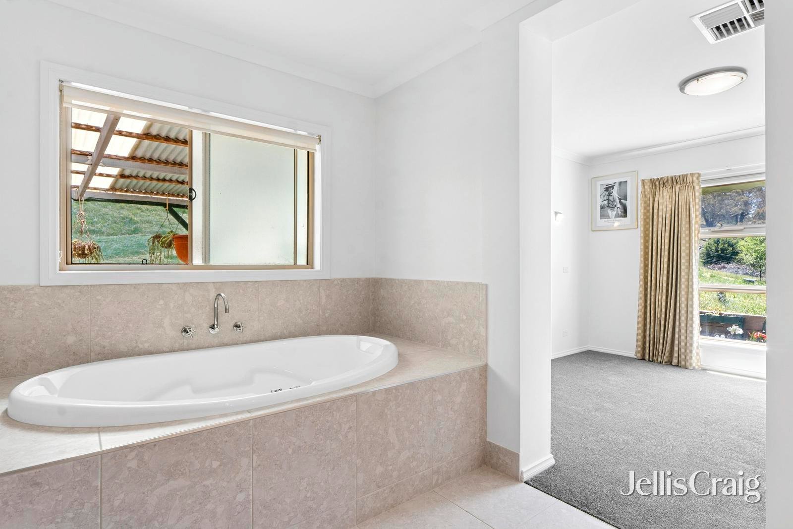 13 Franzi Street, Guildford image 10