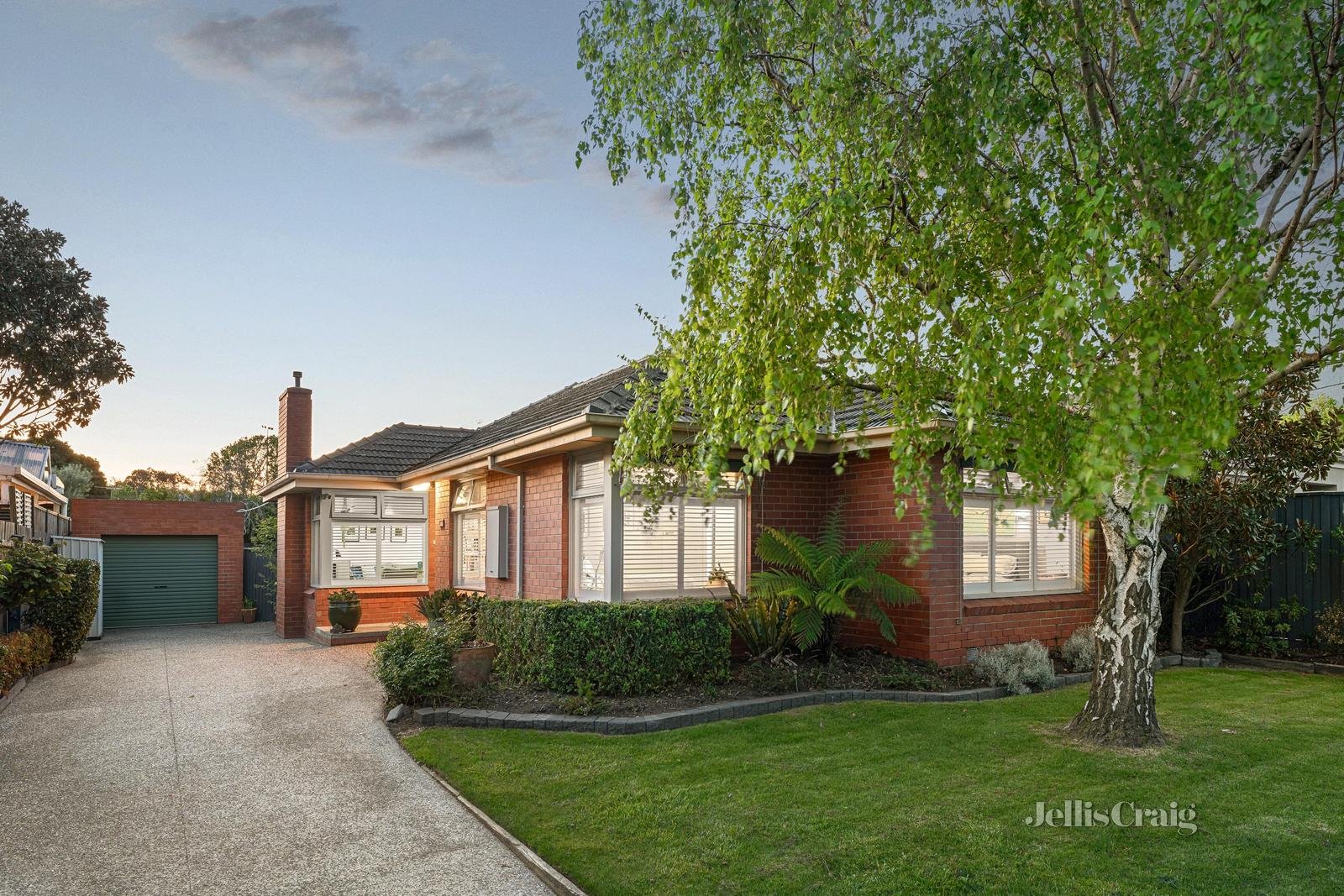 13 Gainsborough Road, Mentone image 1