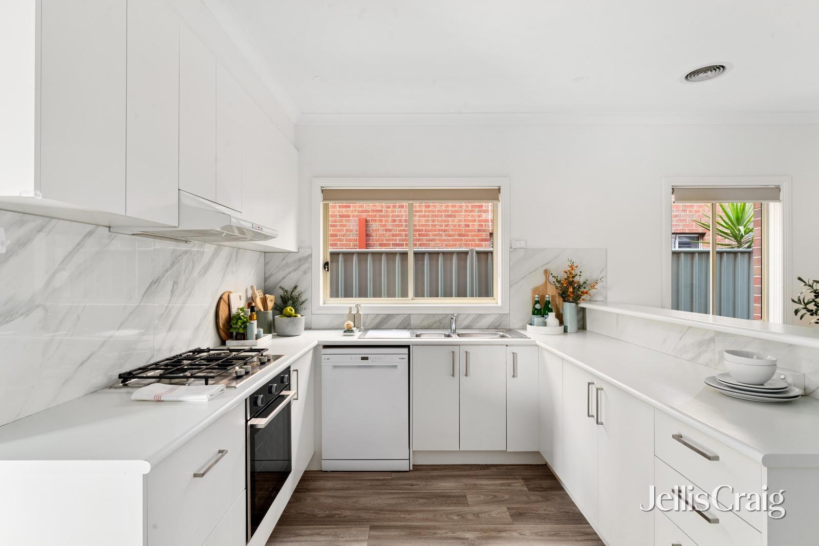 13 Garden Court, Lake&nbsp;Gardens image 5