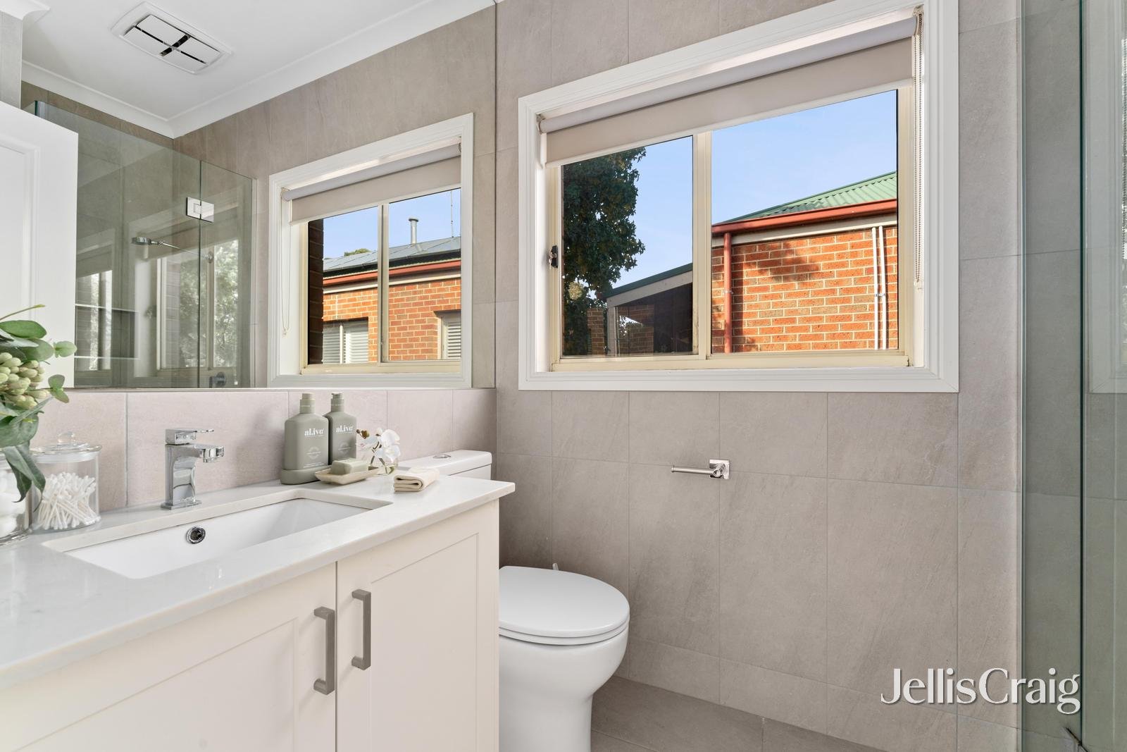 13 Garden Court, Lake&nbsp;Gardens image 16