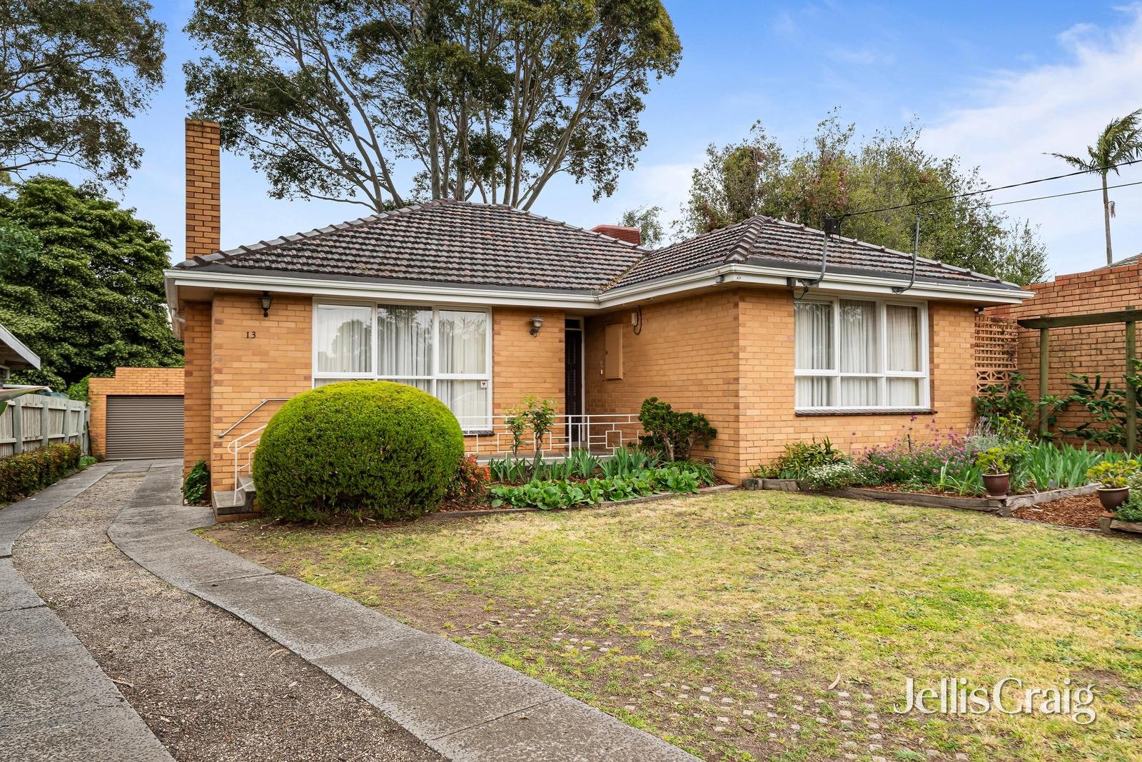 13 Grange Road, Blackburn South image 1