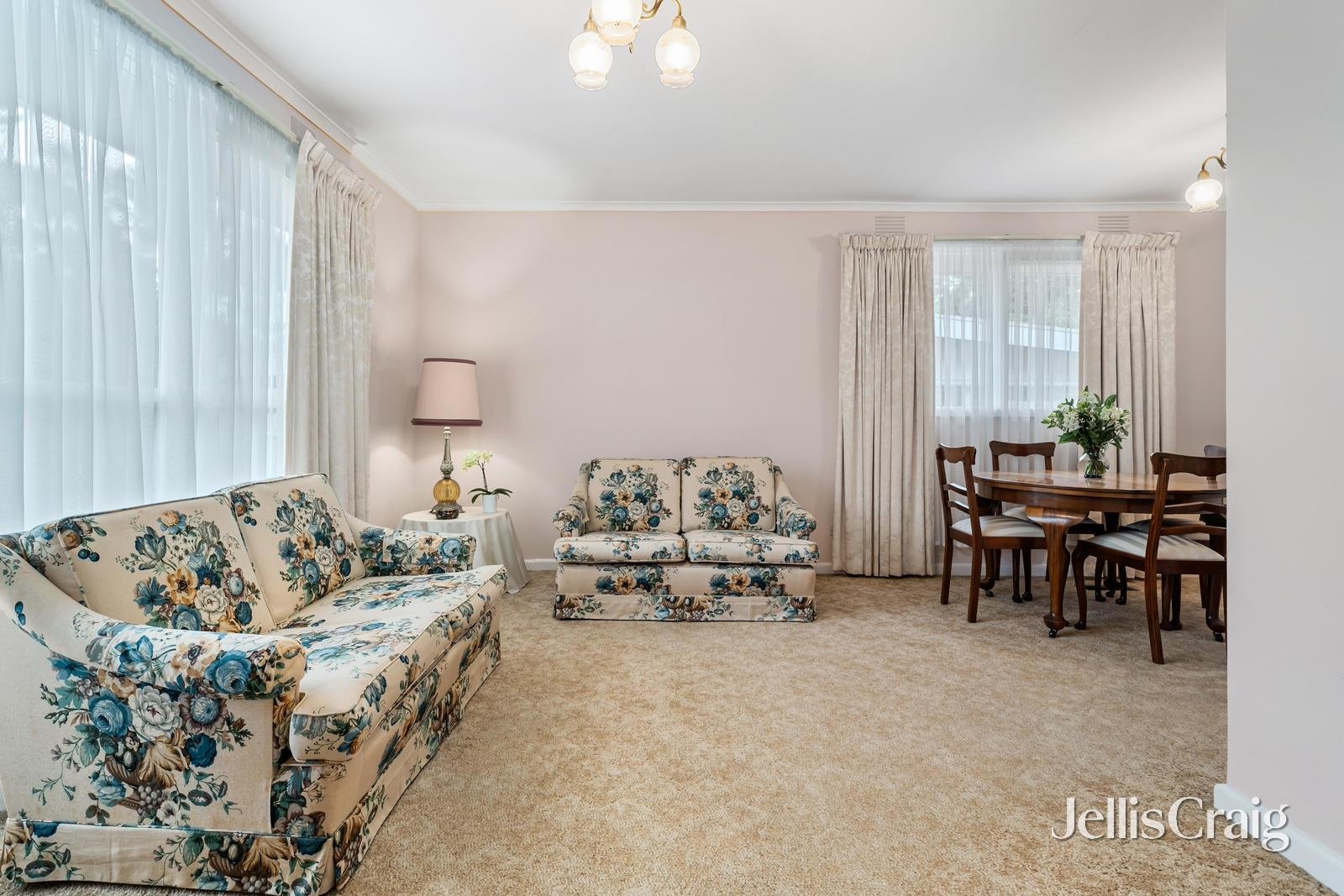 13 Grange Road, Blackburn South image 3